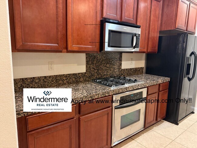 Building Photo - Hampton Village Beauty, A Very Desired Floor Plan!