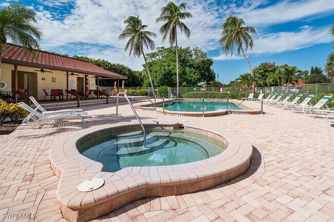 Building Photo - 2009 Pine Isle Ln