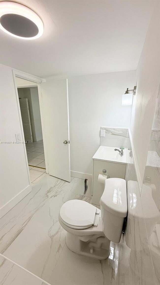 Building Photo - 20337 NE 2nd Ave