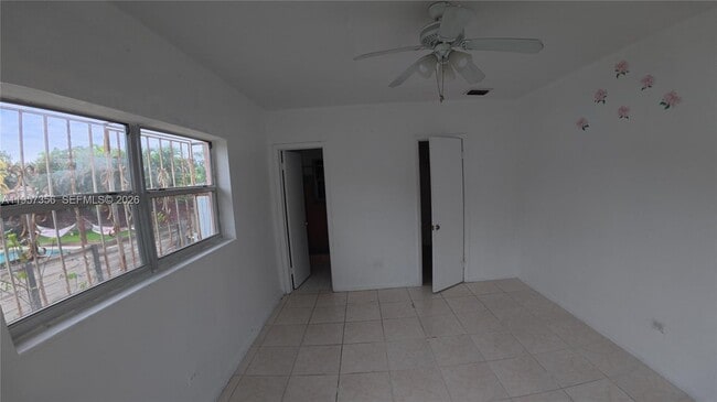 Building Photo - 14931 NE 7th Ct