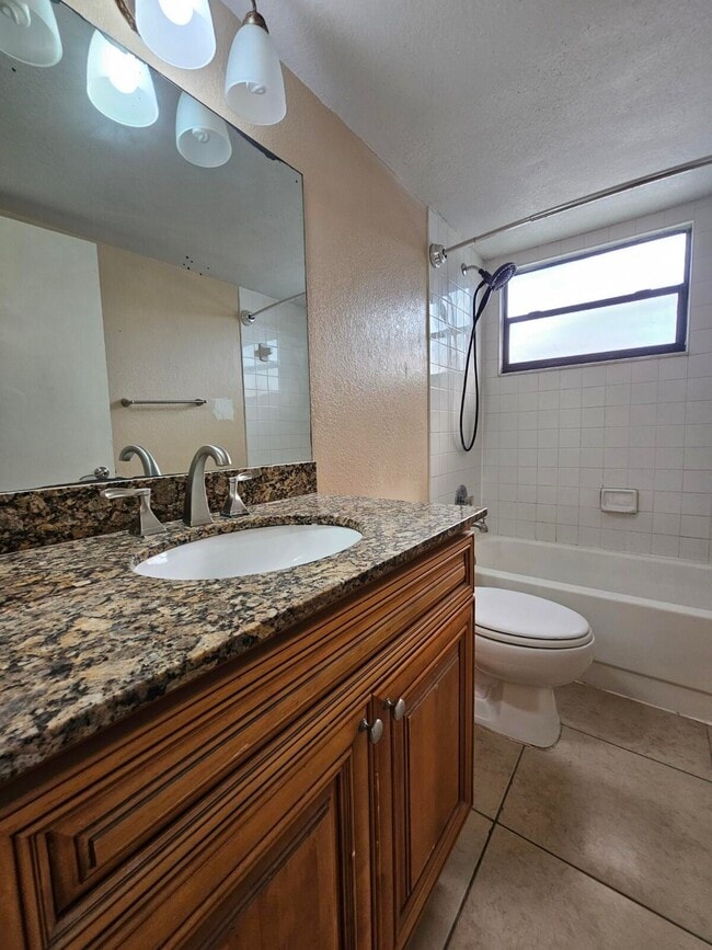Building Photo - 1543 Lake Crystal Dr