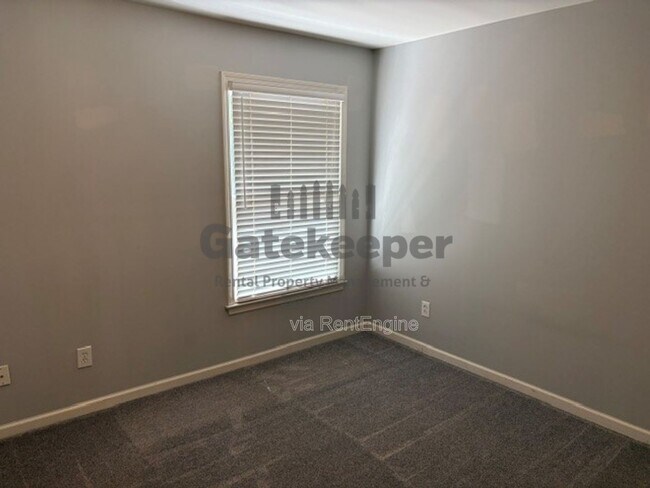 Building Photo - 245 Lockmeade Way