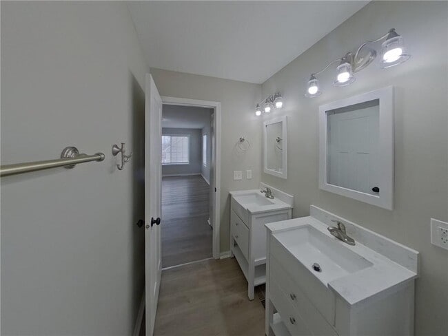 Building Photo - 21313 Independence Ave