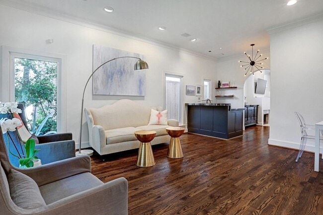 Building Photo - 3779 Robinhood St