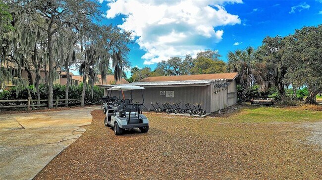 Building Photo - 712 White Pine Tree Rd