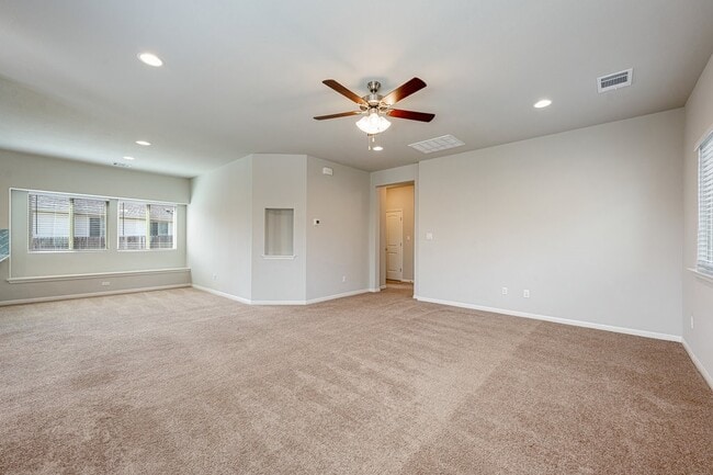 Building Photo - 18031 Lungo St