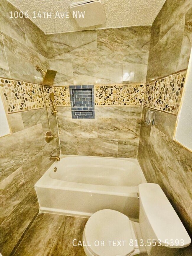 Building Photo - 1006 14th Ave NW