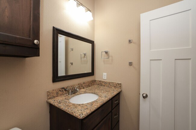 Building Photo - 3110 Claremont Dr