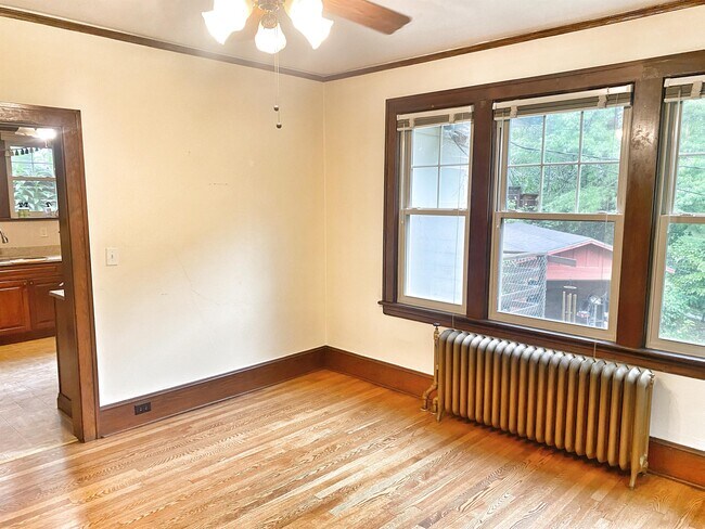 Building Photo - 90 Forest Hill Dr