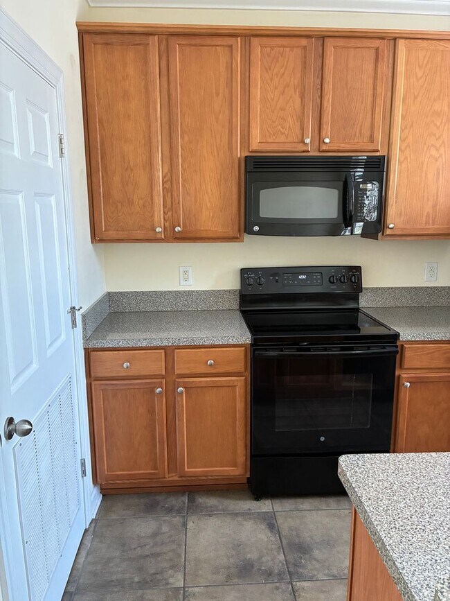 Building Photo - Heart of NEW TOWN