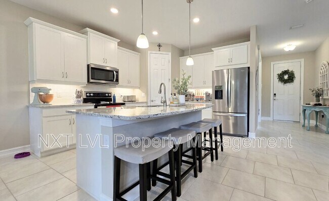 Building Photo - 804 Heather Lk Ave