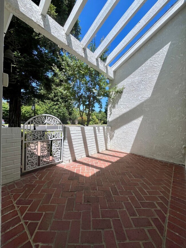 Building Photo - San Gabriel