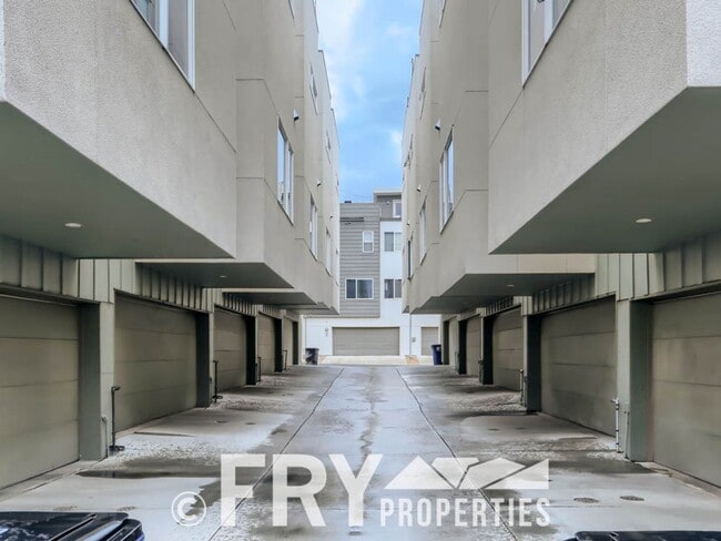 Building Photo - Beautiful townhome in the Sloans Lake Neighborhood.