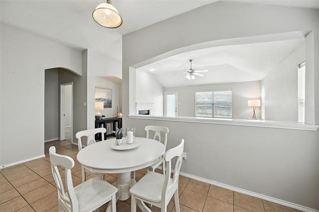 Building Photo - 9012 Heartwood Dr
