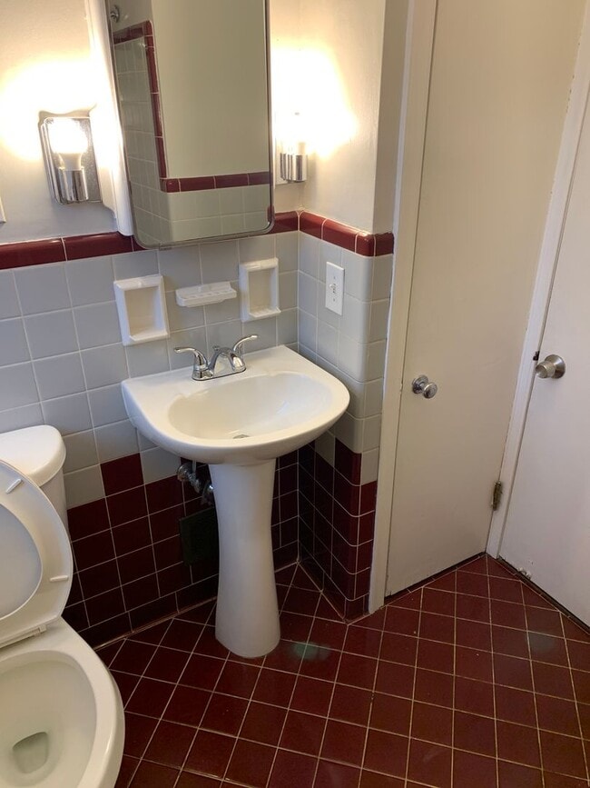 Building Photo - Charming 4-bedroom, 2-bathroom home located in the Covedale area