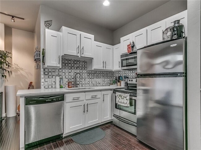 Building Photo - 1 NE 2nd St