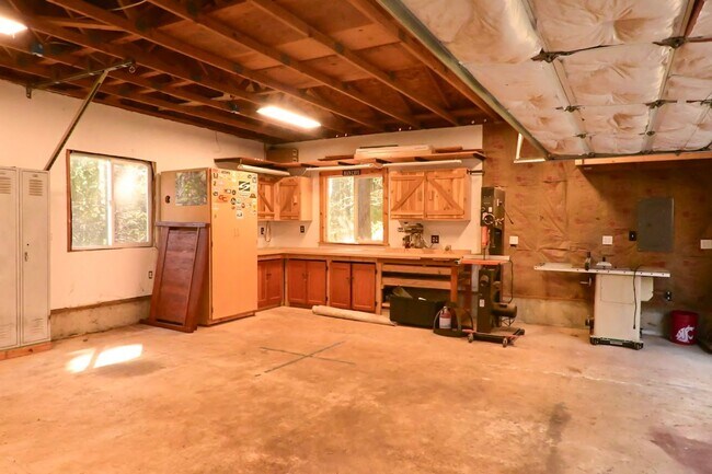 Building Photo - Cozy Northwest Living in Lake Minterwood – Spacious Home with Garage