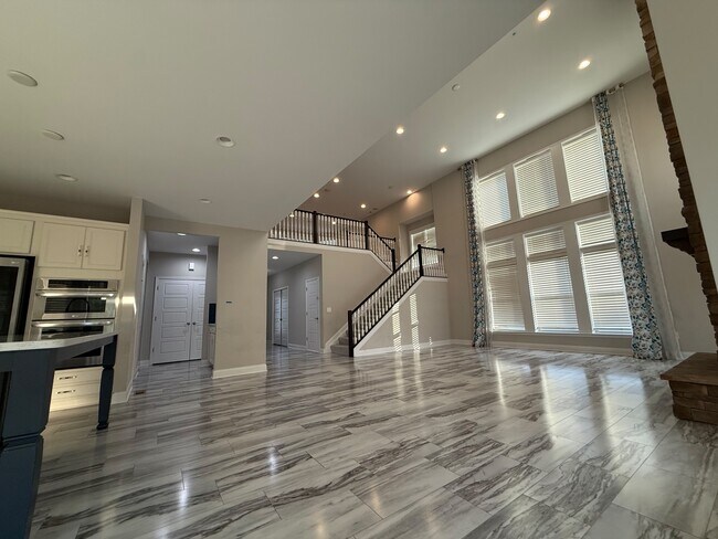 Building Photo - 6346 Walker Ct