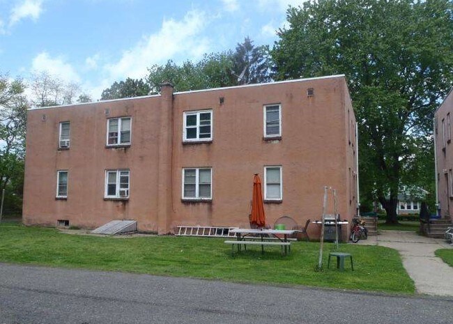 Building Photo - 1624 River Rd