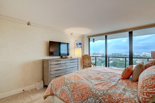 Building Photo - 250 S Ocean Blvd