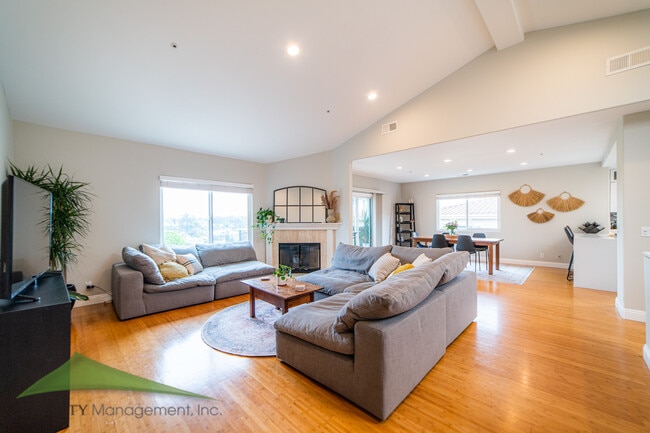 Building Photo - 567 Forrest Bluff