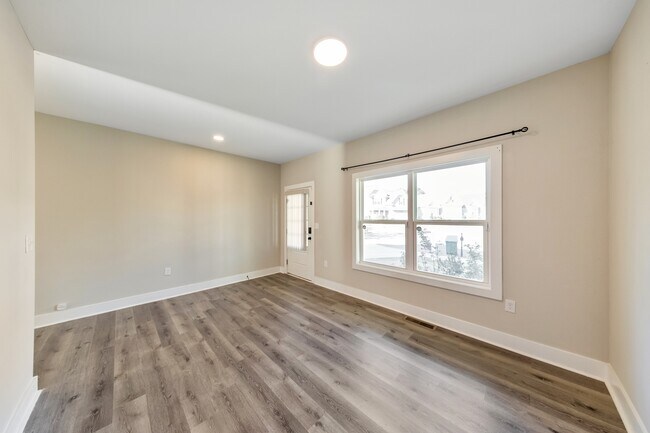 Building Photo - 336 Nobleman Way