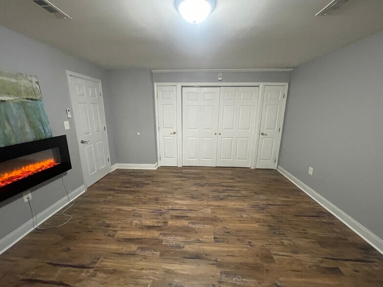 Master Bedroom - Pic #4 - 3801 Seaford Rd