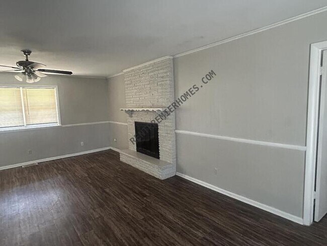 Building Photo - 5611 S Utica Ave