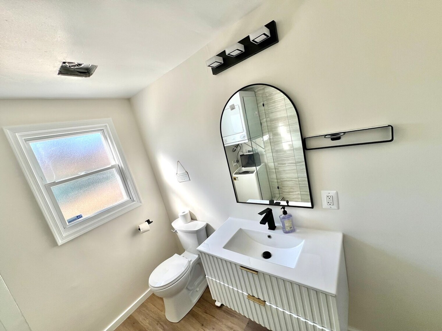 Building Photo - 6112 Modupeola Way