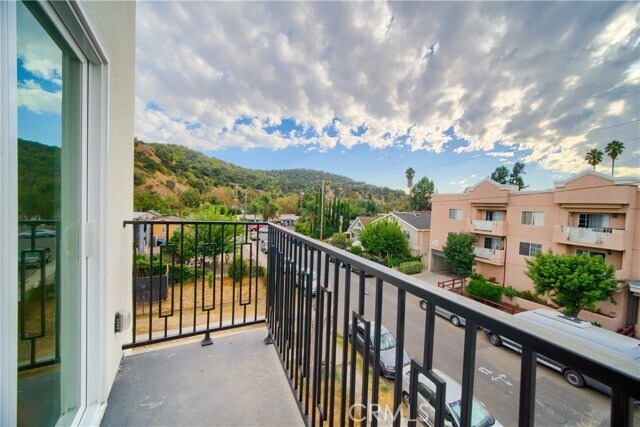 Building Photo - 259 S Ave 54