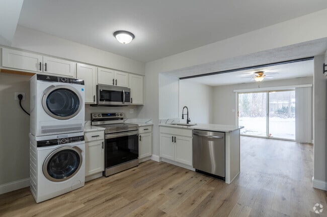 2BR, 1BA - 900SF - Kitchen
