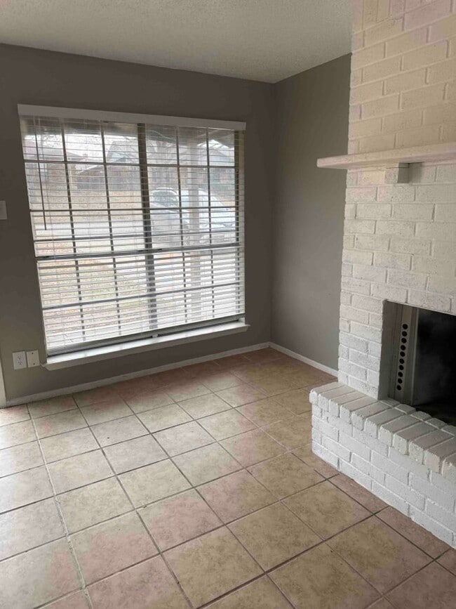 Building Photo - For Sale or Lease