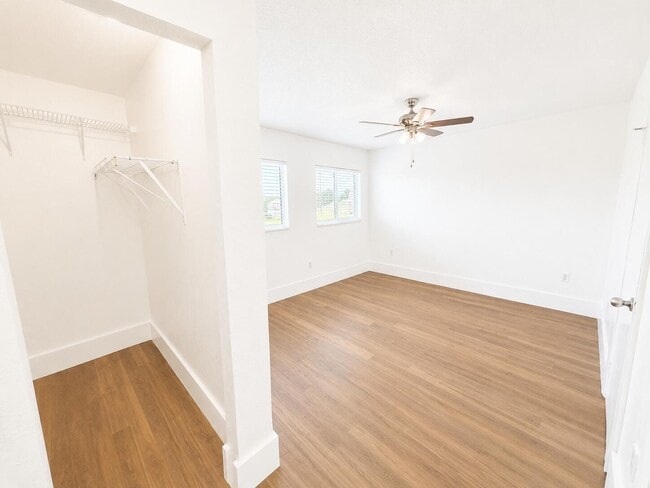 Building Photo - 887 Crystal Lake Dr