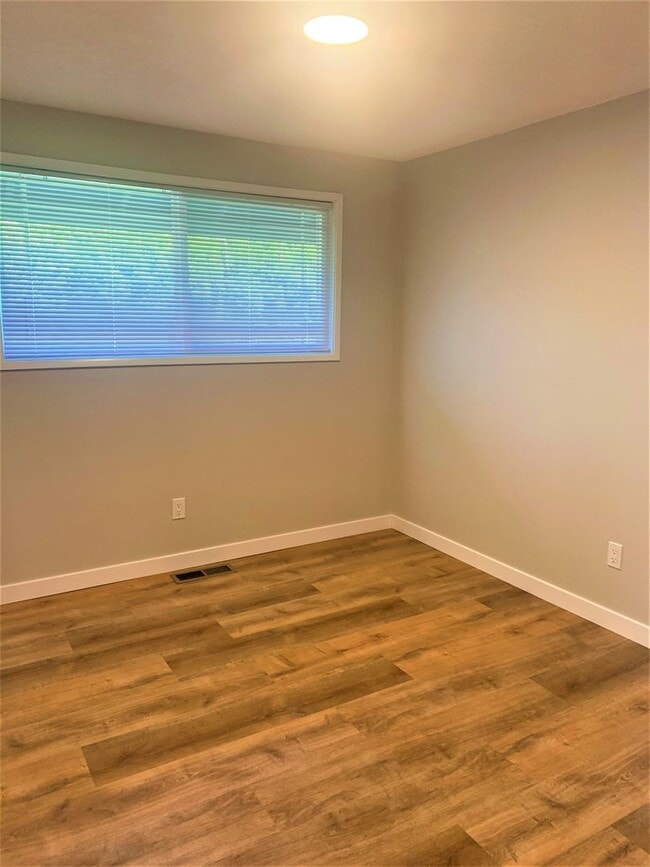 Building Photo - Desirable Cascade Park Location with Many ...