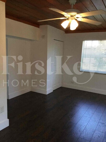 Building Photo - 1608 NW 15th Ct