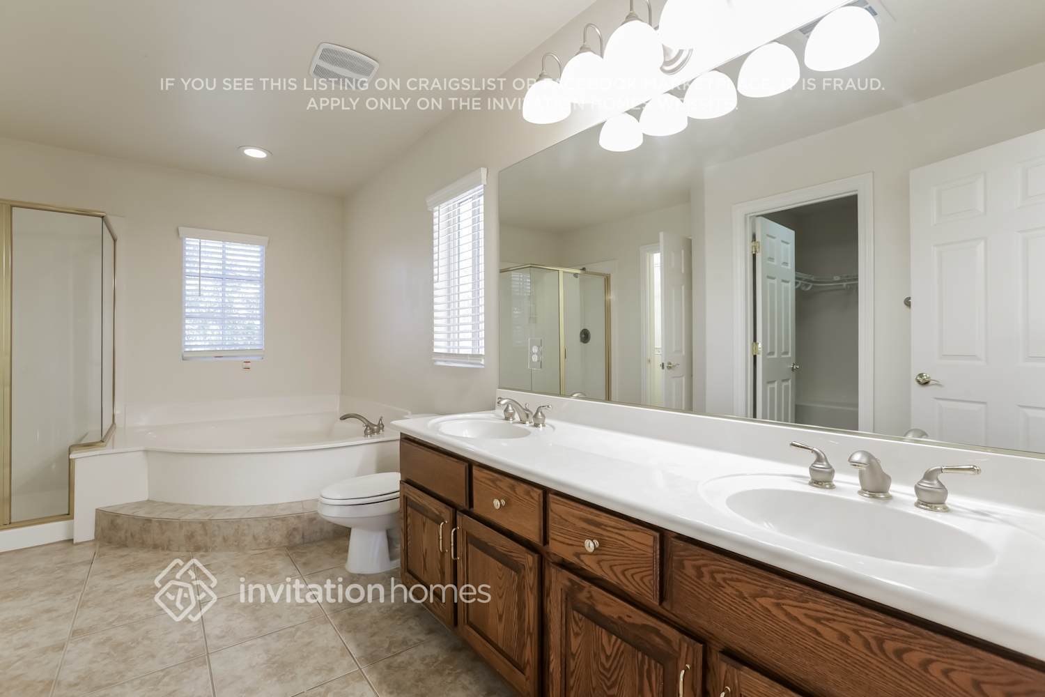 Building Photo - 10870 Fishers Island St