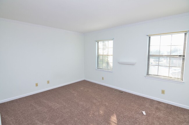 Building Photo - 931 Brentwood Pointe