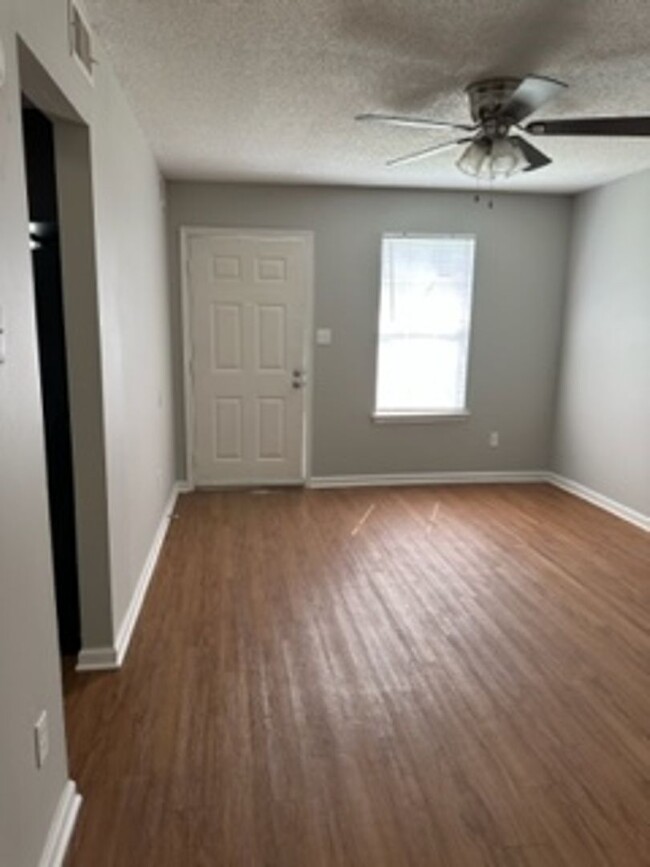 Building Photo - Single-Level Townhouse with Fenced Backyard