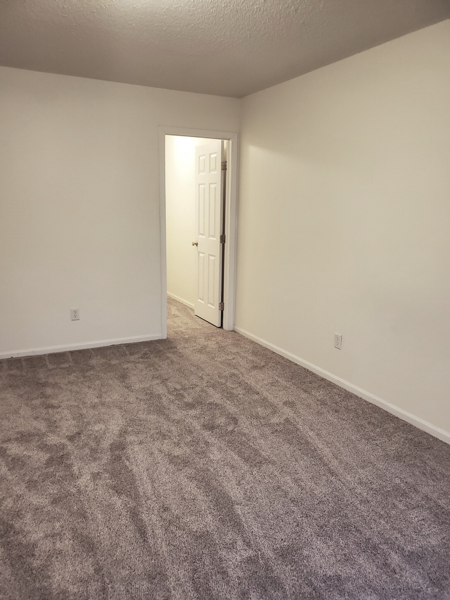 Building Photo - 10 Bridgewater Trl