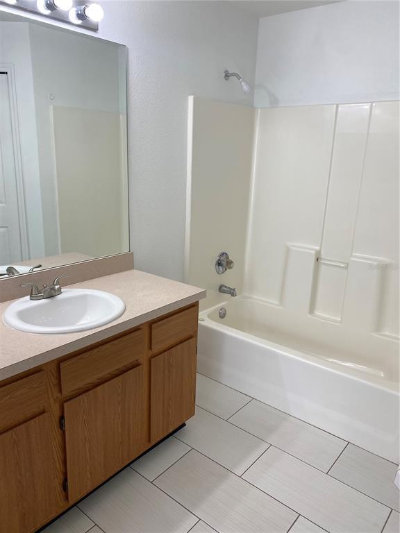 Building Photo - 705 Rollins Dr