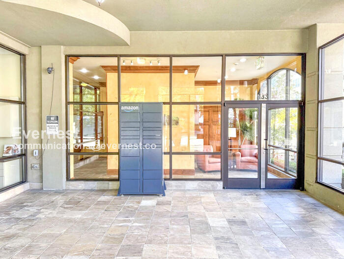 Building Photo - 133 Queen Anne Ave N