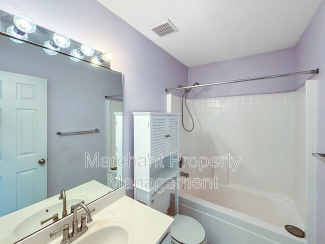 Building Photo - 113 W Okaloosa Way