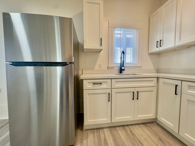 Building Photo - 3218 West St