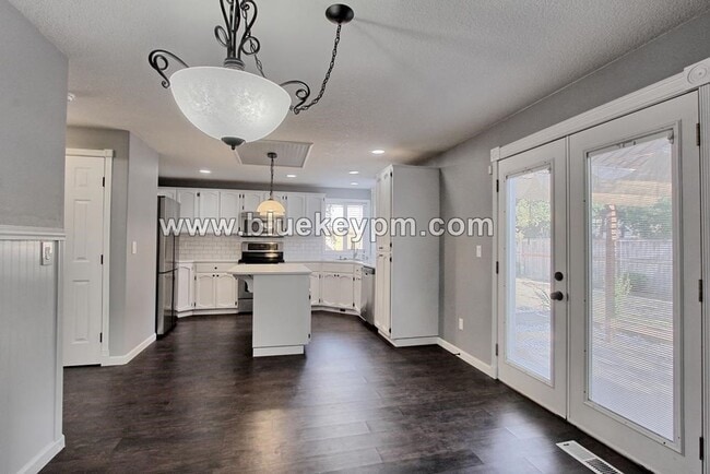 Building Photo - 4 Bed, 2.5 Bath Home in Cul-de-sac in Fisher's Landing East