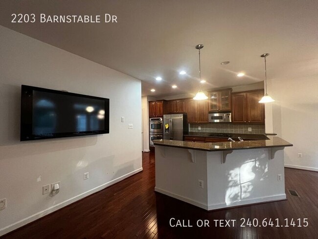 Building Photo - 2203 Barnstable Dr