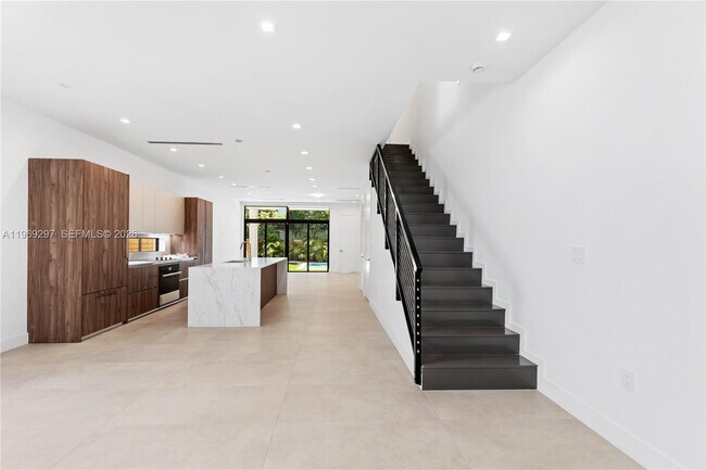 Building Photo - 3047 Elizabeth St