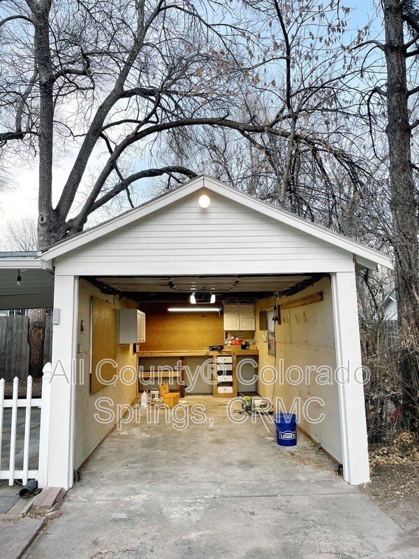 Building Photo - 2003 N El Paso St