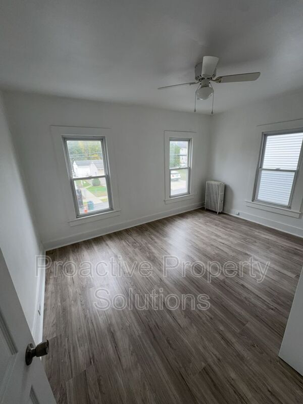 Building Photo - 718-720 Archbald St