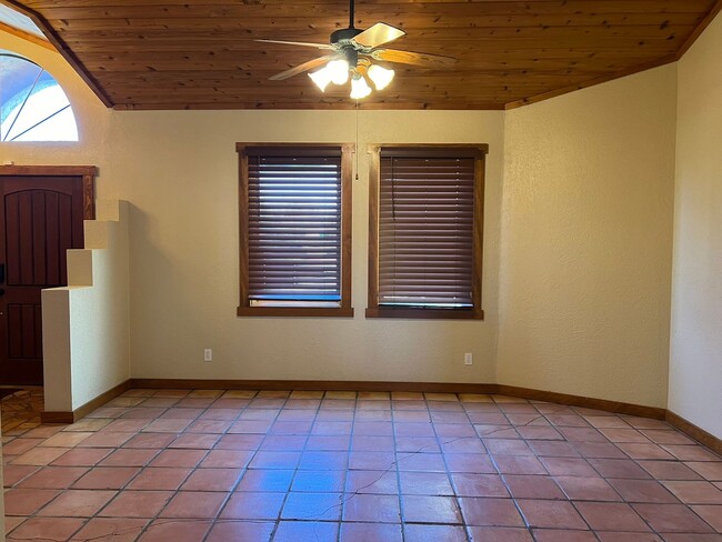 Building Photo - ** Spacious Retreat in Terra Estates II **