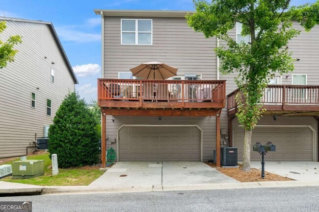 Building Photo - 5227 Whiteoak Ave